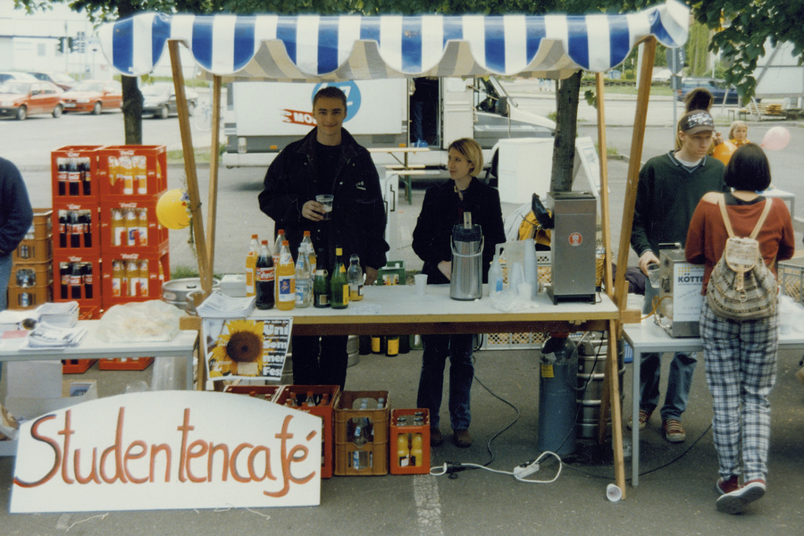 97_photo_of_the_old_student_guide4_c_Heide Festival
